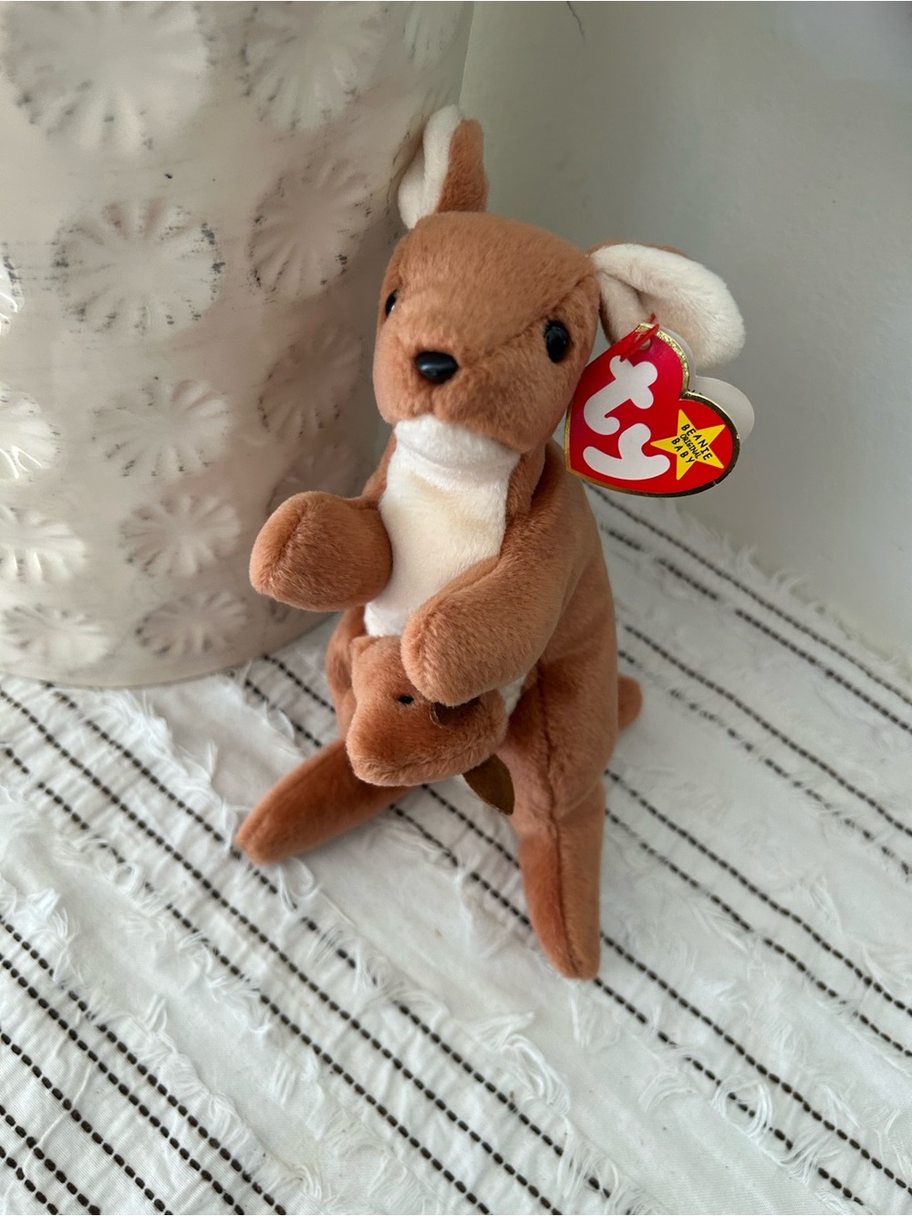 Vintage 1996 Ty Beanie Baby Pouch Brown and White Kangaroo Plush